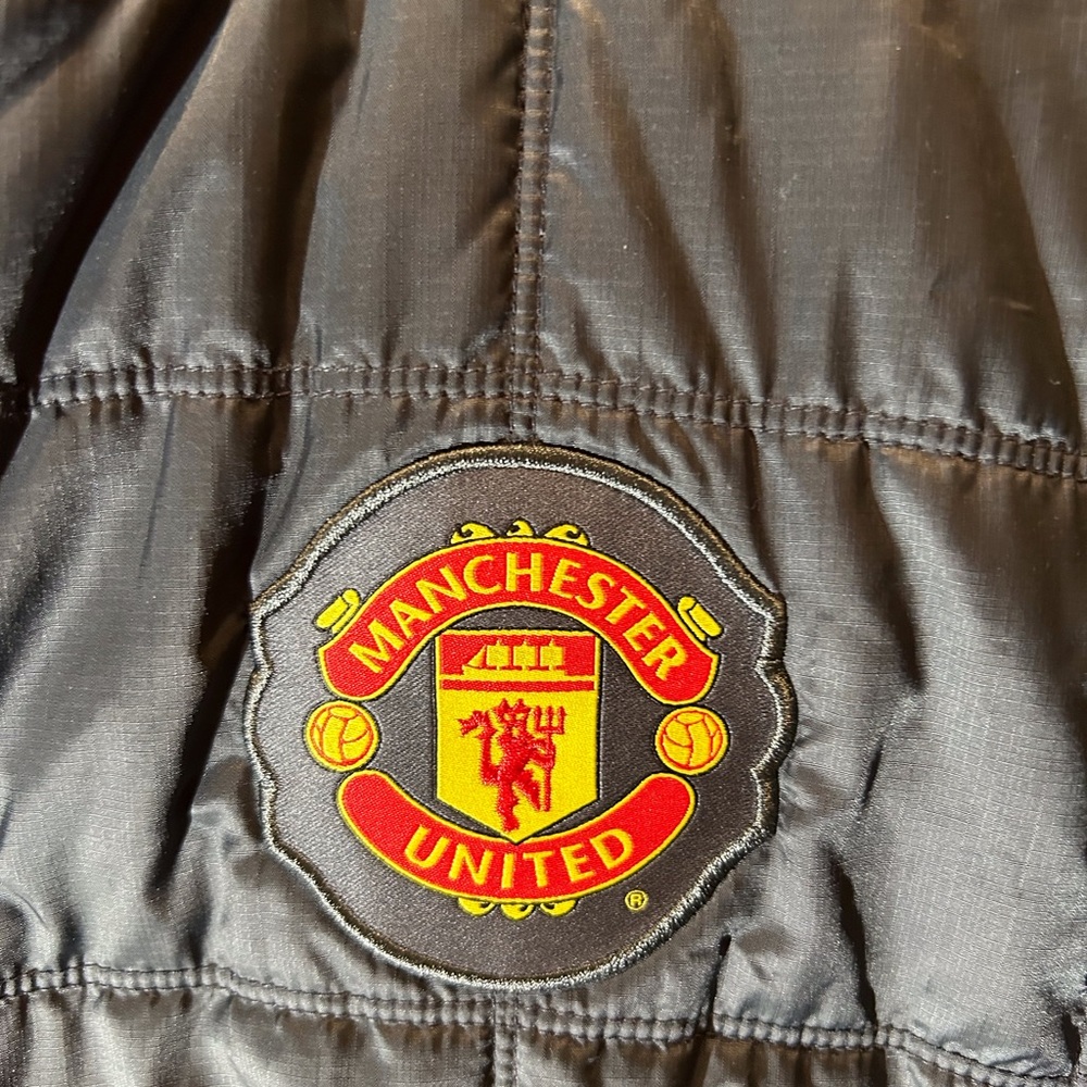 Manchester United logo reversible puffer hooded jacket